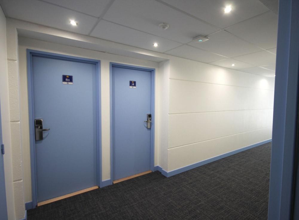 Greet Bordeaux Aeroport Hotel 2*